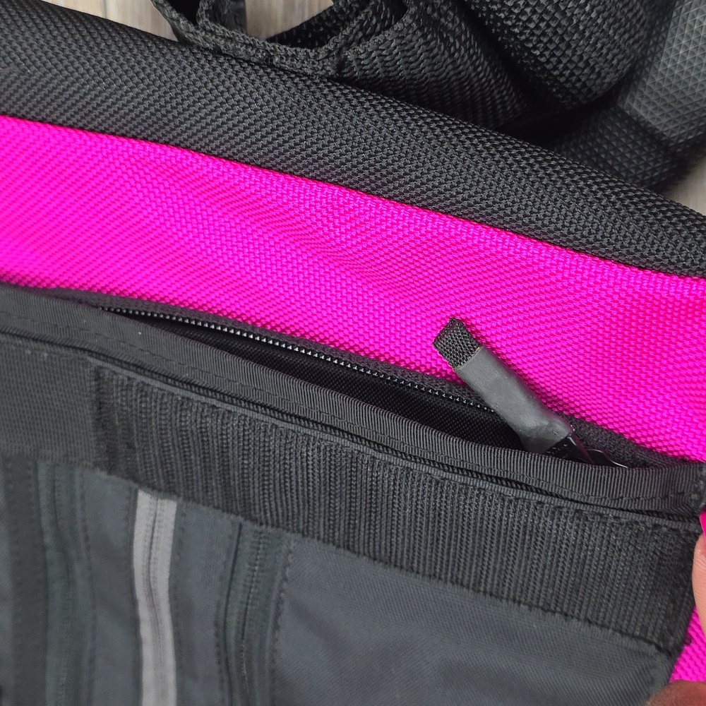 Timbuk2 Classic Messenger Bag - Raspberry Pink & Black - Waterproof Tech Carry - Picture 14 of 16